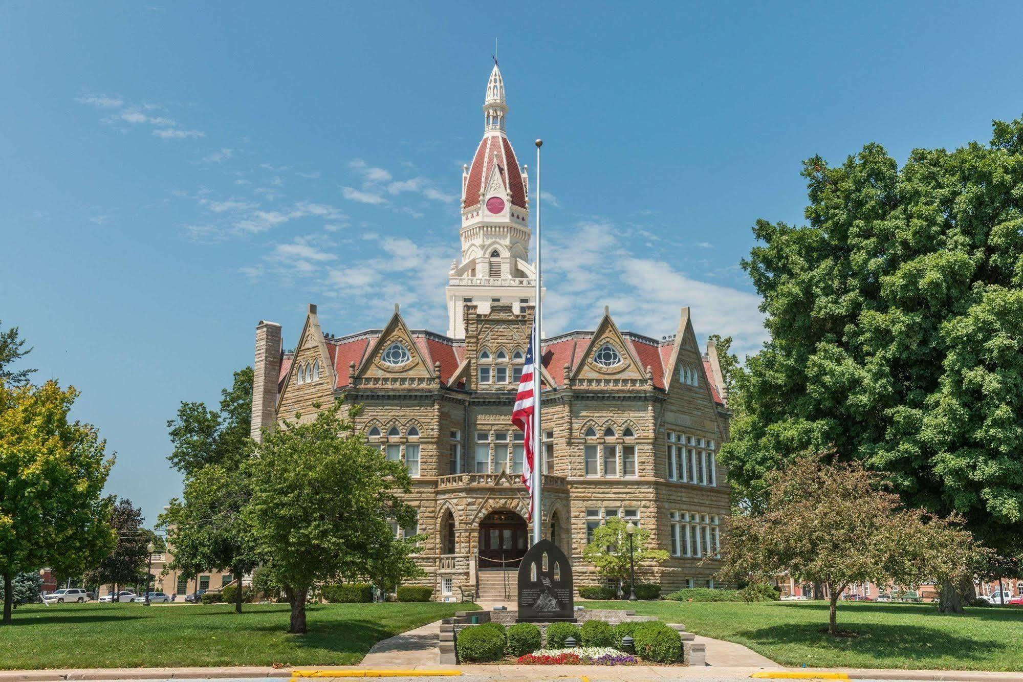 Rodeway Inn Pittsfield Экстерьер фото