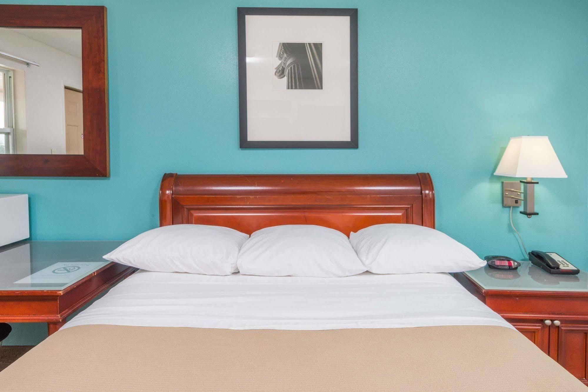 Rodeway Inn Pittsfield Экстерьер фото