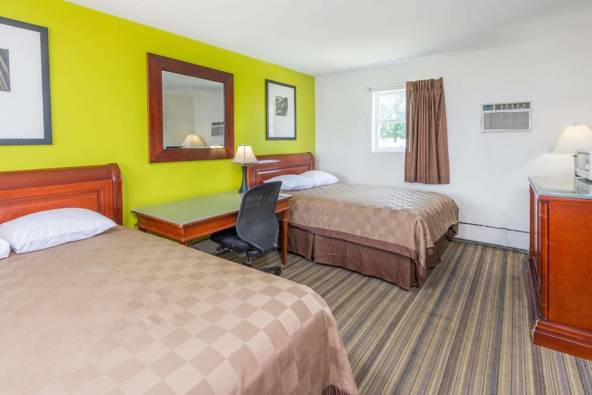 Rodeway Inn Pittsfield Экстерьер фото