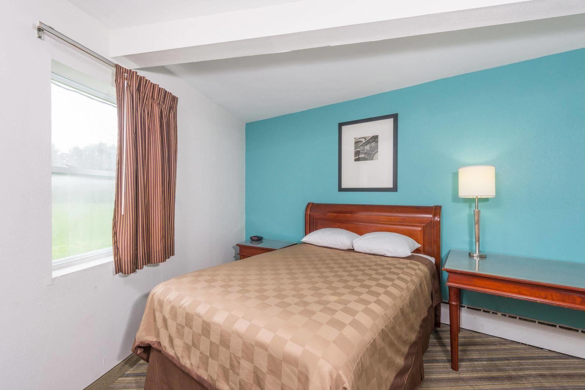 Rodeway Inn Pittsfield Экстерьер фото