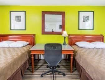 Rodeway Inn Pittsfield Экстерьер фото