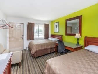 Rodeway Inn Pittsfield Экстерьер фото